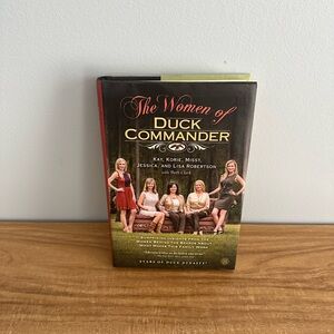 THE WOMEN OF DUCK COMMANDER DUCK DYNASTY HARDCOVER BOOK